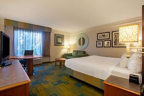 La Quinta Inn & Suites by Wyndham Charlotte Airport South