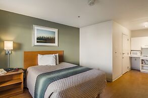 HomeTowne Studios By Red Roof Denver - Airport/ Aurora