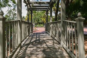 Coconut Mallory Resort And Marina By Kees Vacations