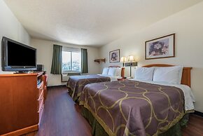 Super 8 by Wyndham Denton