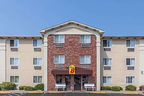 Super 8 by Wyndham Irving DFW Airport/South