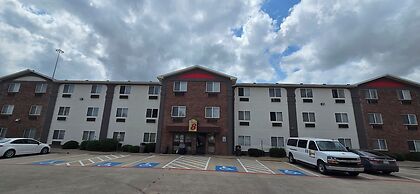 Super 8 by Wyndham Irving DFW Airport/South