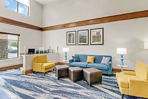 Comfort Suites near I-80 and I-94
