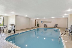 Comfort Suites near I-80 and I-94