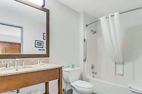 Comfort Suites near I-80 and I-94