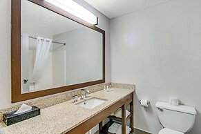 Comfort Suites near I-80 and I-94