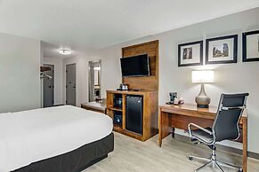 Comfort Suites near I-80 and I-94