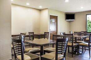 Comfort Suites near I-80 and I-94