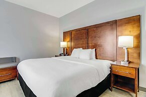 Comfort Suites near I-80 and I-94
