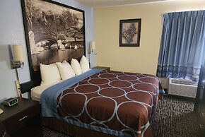 Super 8 by Wyndham Galesburg