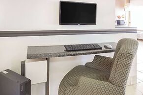 Super 8 by Wyndham Galesburg