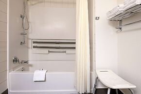 Super 8 by Wyndham Kamloops On The Hill