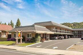 Super 8 by Wyndham Martinez