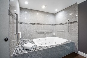Elev8 Hotel Los Angeles LAX