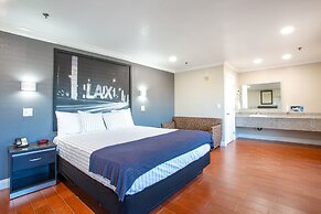 Elev8 Hotel Los Angeles LAX