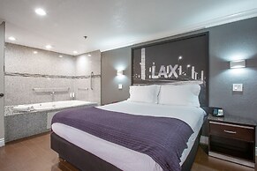 Elev8 Hotel Los Angeles LAX