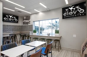Elev8 Hotel Los Angeles LAX