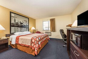 Super 8 by Wyndham Franklin/Middletown Area