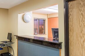 Super 8 by Wyndham Franklin/Middletown Area