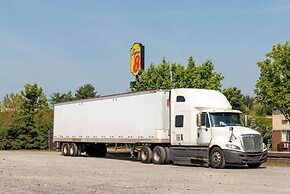 Super 8 by Wyndham Franklin/Middletown Area