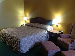 Colonial Inn & Suites /Airport/Graceland