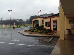 Colonial Inn & Suites /Airport/Graceland