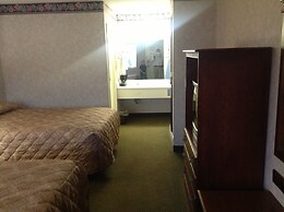 Colonial Inn & Suites /Airport/Graceland