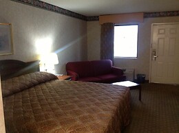 Colonial Inn & Suites /Airport/Graceland