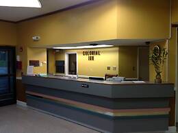 Colonial Inn & Suites /Airport/Graceland