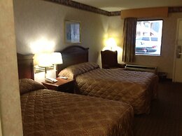 Colonial Inn & Suites /Airport/Graceland