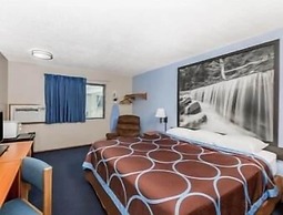 Super 8 by Wyndham Manhattan KS