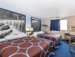 Super 8 by Wyndham Manhattan KS