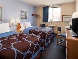 Super 8 by Wyndham Manhattan KS