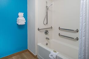 Super 8 by Wyndham Lincoln West