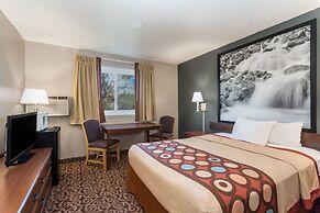 Super 8 by Wyndham Gillette