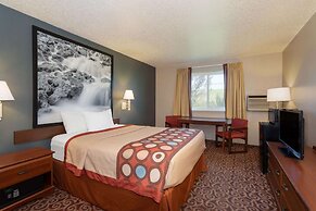 Super 8 by Wyndham Gillette