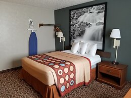 Super 8 by Wyndham Gillette