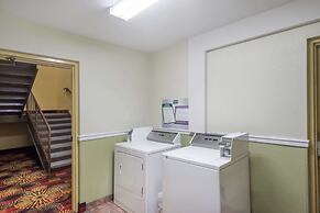 Super 8 by Wyndham Dandridge