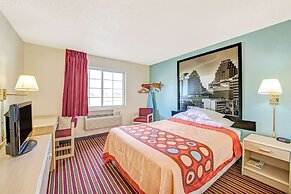 Super 8 by Wyndham San Antonio/Fiesta