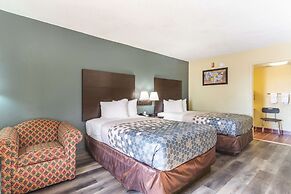 Econo Lodge Inn & Suites