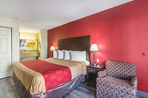 Econo Lodge Inn & Suites