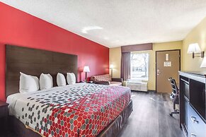 Econo Lodge Inn & Suites