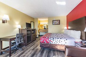 Econo Lodge Inn & Suites