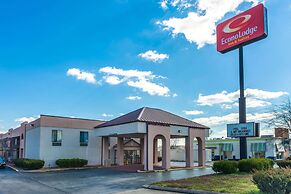 Econo Lodge Inn & Suites