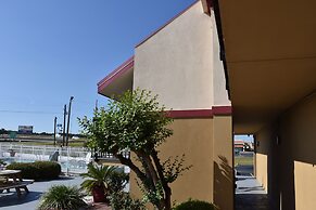 Super 8 by Wyndham Tifton