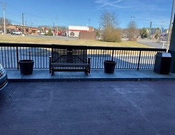 Super 8 by Wyndham Pigeon Forge Dollywood Lane