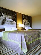 Super 8 by Wyndham Pigeon Forge Dollywood Lane