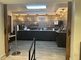 Super 8 by Wyndham Pigeon Forge Dollywood Lane