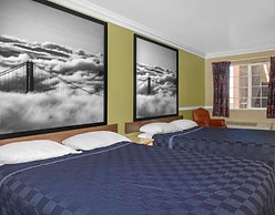 Super 8 by Wyndham Hayward Downtown