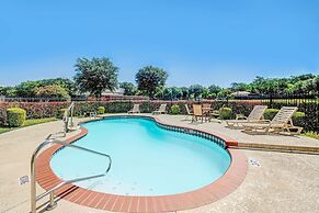 Super 8 by Wyndham McKinney/Plano Area